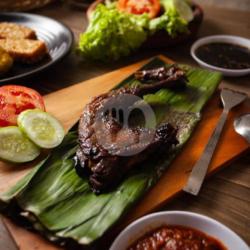 Ayam Hitam Manis (ayam Pejantan).