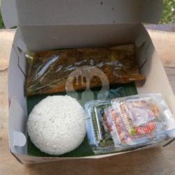 Nasi Kotak Mujair Nyatnyat