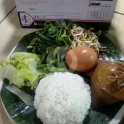 Nasi  Pecel Sayur Telor Rebus