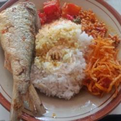 Nasi Ikan Goreng, Usus, Plus Tumisan