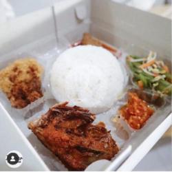 Nasi Campur Ayam (box)