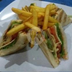 Club Sandwich   Kentang