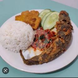 Nasi Ikan Lele Cabe Merah Kangkung Tumis Es Teh