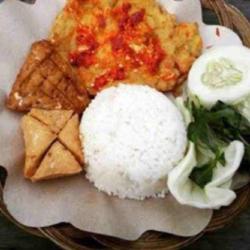 Nasi Tahu Tempe Telor Dadar Penyet