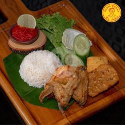 Paket Kumplit Ayam Goreng Bandung