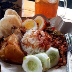 Nasi Gurih   Telur Bulat