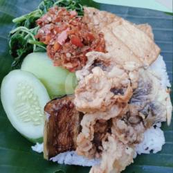 Nasi Tempong Cumi Sambel Terasi Ndower