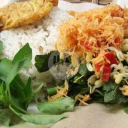 Nasi Urap   Ayam Goreng