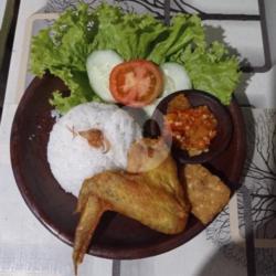 Nasi Sayap Sambal Lalapan