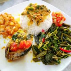 Nasi   Ikan Tongkol Woku   Sayur