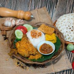 Nasi Putih Ayam Serundeng Sambal Bawang