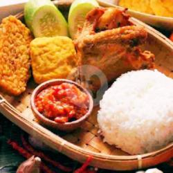 Nasi Ayam Penyet Tahu Tempe, Serundeng,sambal Lalapan