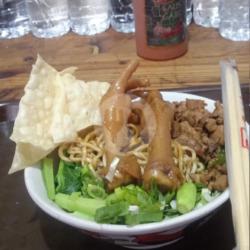 Mie Yamin Pangsit Goreng  Ceker