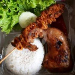 Paket Coba Coba 3(ayam,nasi, Tempe ,usus,sambel,lalapan ) .