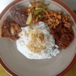 Nasi Campur Krengsengan Daging