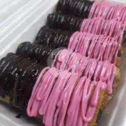 Piscok Toping Coklat Stroberi