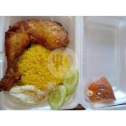 Nasi Kuning   Ayam Pejantan Goreng