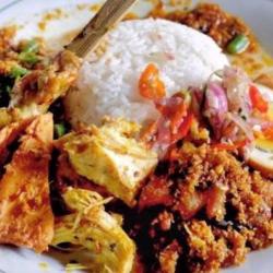 Nasi Campur Telur