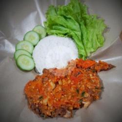 Nasi Ayam Gebuk Sambel Balado Maknyus