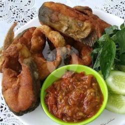 Lalapan Patin Goreng