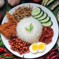 Nasi Uduk Maaknyos Ayam Suwir Rica