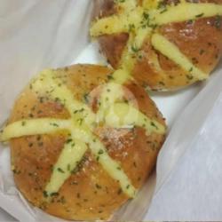 2 Roti Korean Garlic Cheese Diameter -  10-11 Cm ( Fresh Oven )