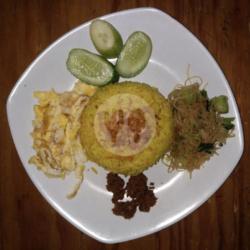 Nasi Kuning Cakalang Telur Suir Bihun