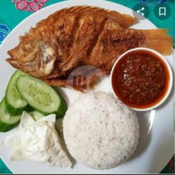 Lalapan Ikan Nila Plus Nasi