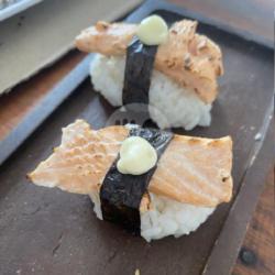 Aburi Salmon Nigiri (2pcs)