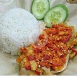 1 Porsi Nasi Ayam Crispy  Geprek 1 Cup Air Mineral