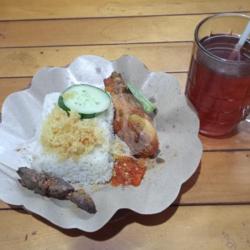 Nasi Uduk Ayam Goreng Kremes Tempe Sate Hati   Teh   Bento