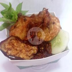 Lalapan Ayam Goreng