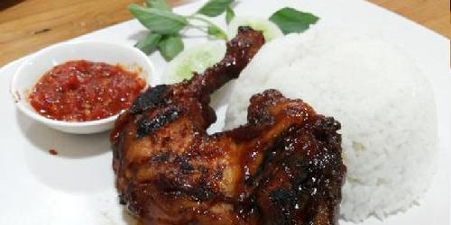 Warung Ayam Bakar/Goreng Dan Nasi Timbel, Pawarengan