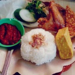 Nasi   Sayap   Tahu Tempe   Sambel Lalapan