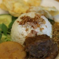 Nasi Uduk Daging Komplit