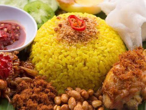 Nasi Kuning Teri Kacang, Kasuari