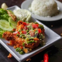 Ayam Sambal Pecak    Nasi Putih