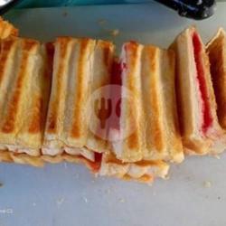 Roti Bakar Bandung Srikaya-strawberry