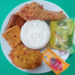 Nasi Ayam Krispi Tempe Tahu Perkedel