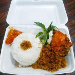 Lalapan Nasi Ayam Laos