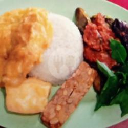 Nasi   Sambel Terong Extra Pedas   Telor Dadar / Ceplok   Tahu & Tempe Goreng