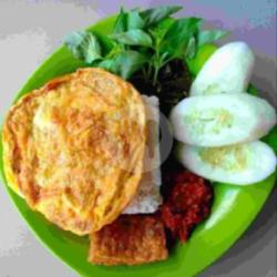 Paket Tempe, Tahu, Telur Dadar, Lalapan   Teh Manis Panas