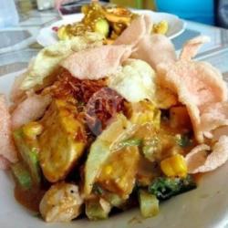 Gado-gado Lontong