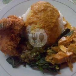 Nasi Ayam Goreng