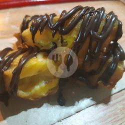 Pisang Isi Keju Mozzarella Topping Coklat