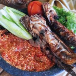 Lalapan Lele Segar Sambal Mantap