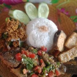 Nila Penyet  Nasi Manis Dingin