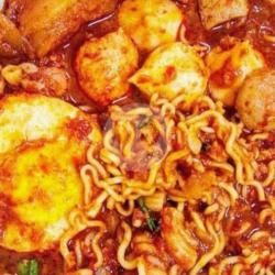 Seblak : Mie Sakura  Telur  Batagor   Baso