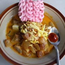 Lontong Kari Sapi (kikil)