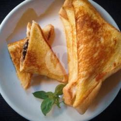 Roti Bakar Isian (coklat Crunchy Goldenfil)